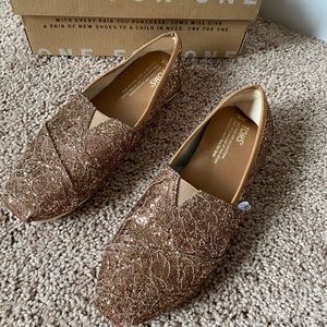 TOMS classic Rose Gold Lace Glitz Size 6